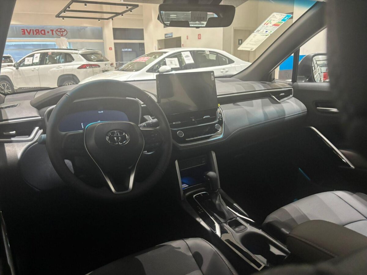 Avaliei o Corolla Cross XRE 2026 e agora entendi o sucesso da Toyota