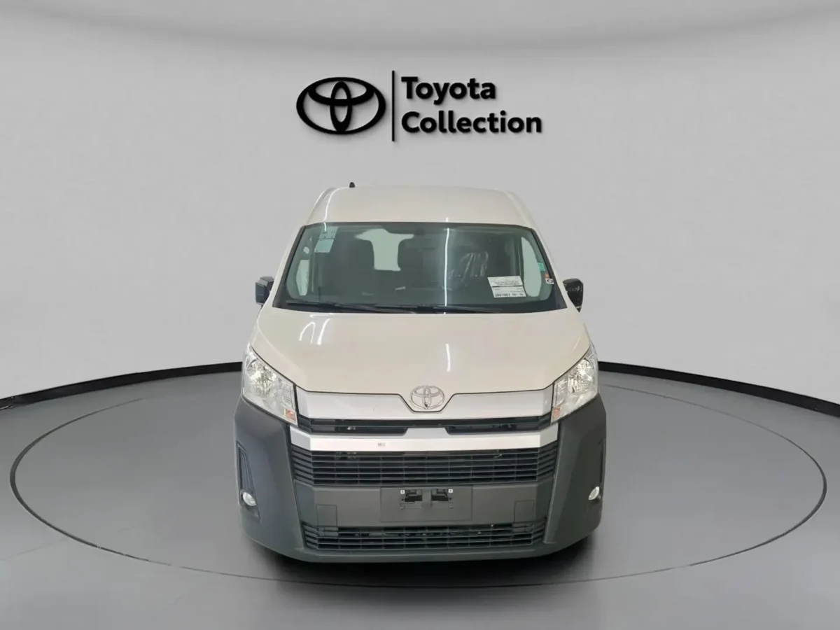 Novo Toyota Hiace Furgão 2026: conheça a van de carga com mecânica herdada da Hilux