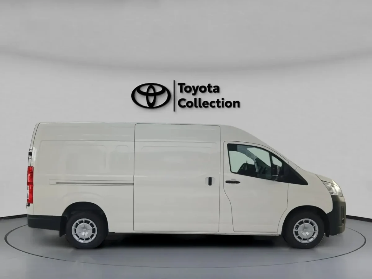 Novo Toyota Hiace Furgão 2026: conheça a van de carga com mecânica herdada da Hilux