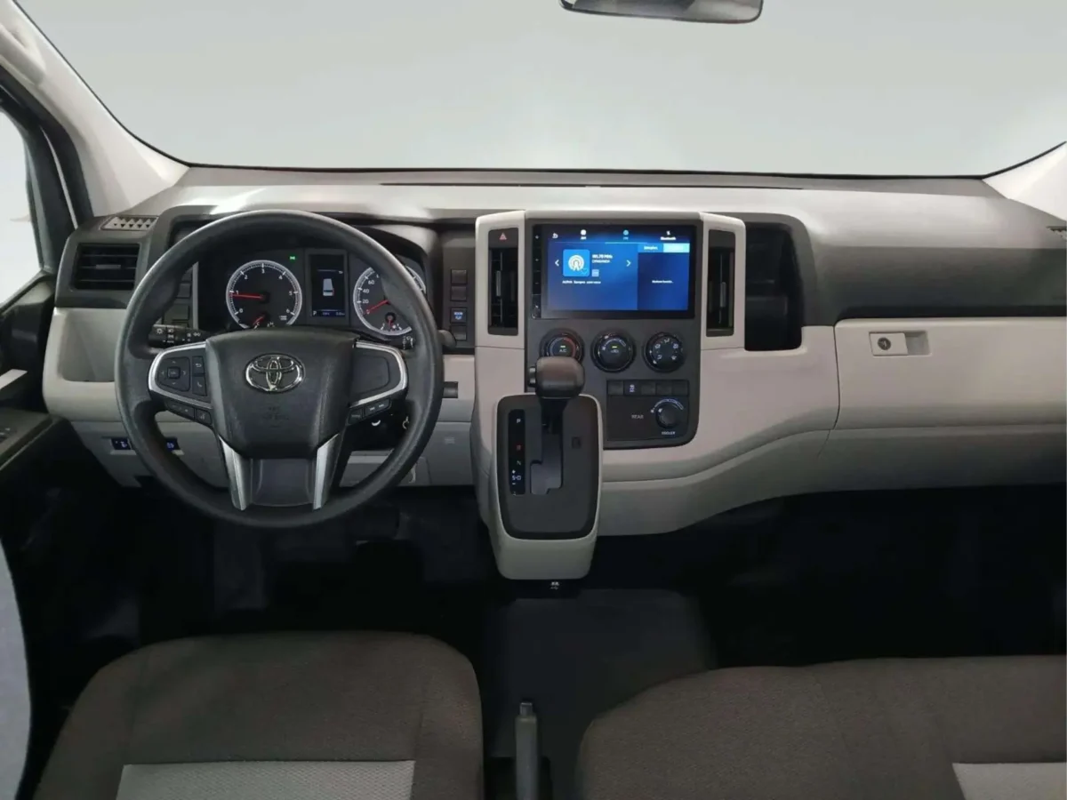 Novo Toyota Hiace Furgão 2026: conheça a van de carga com mecânica herdada da Hilux