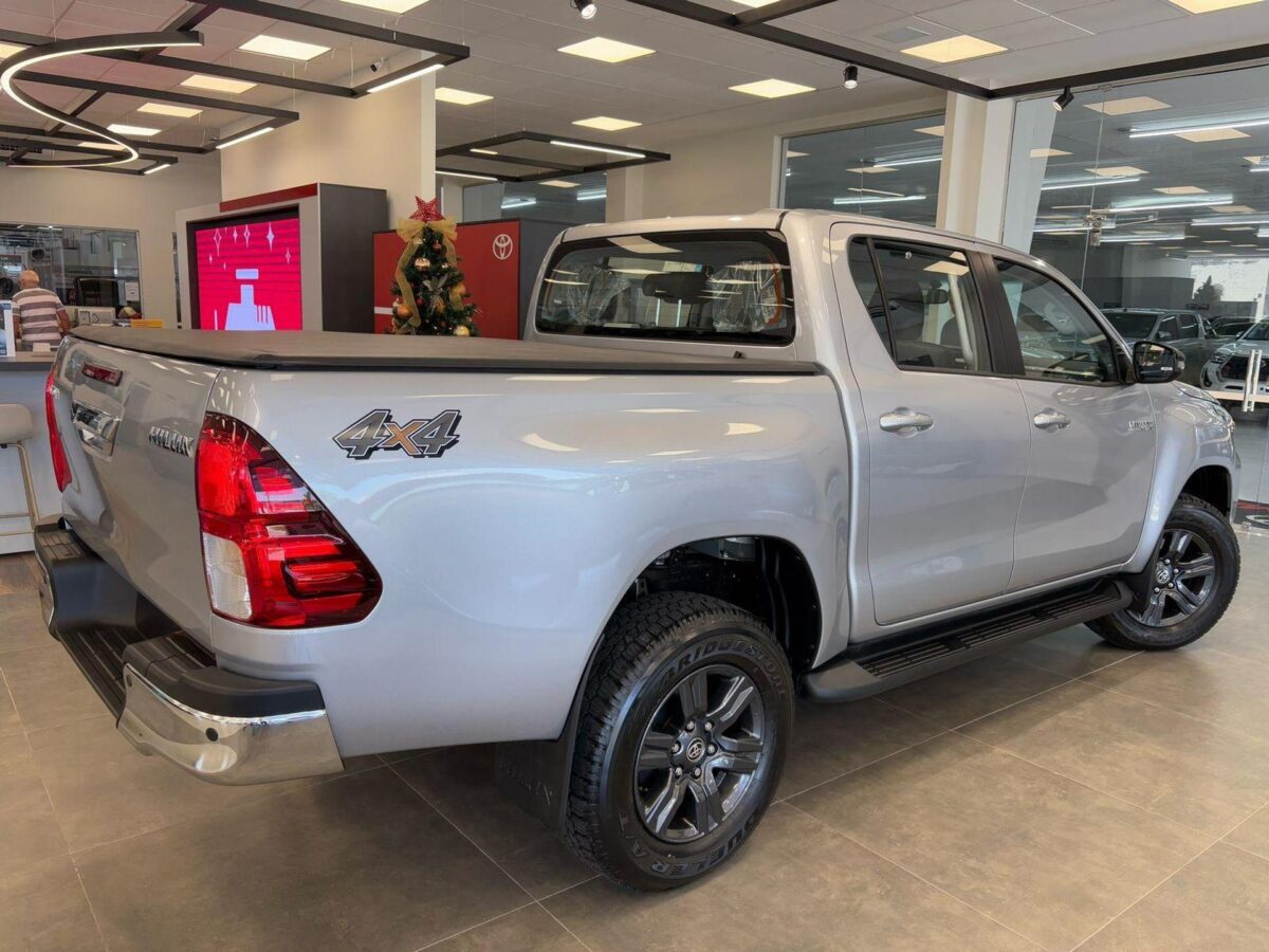 Toyota Hilux SR 2026 é uma picape 4x4 turbo diesel que entrega muito por menos