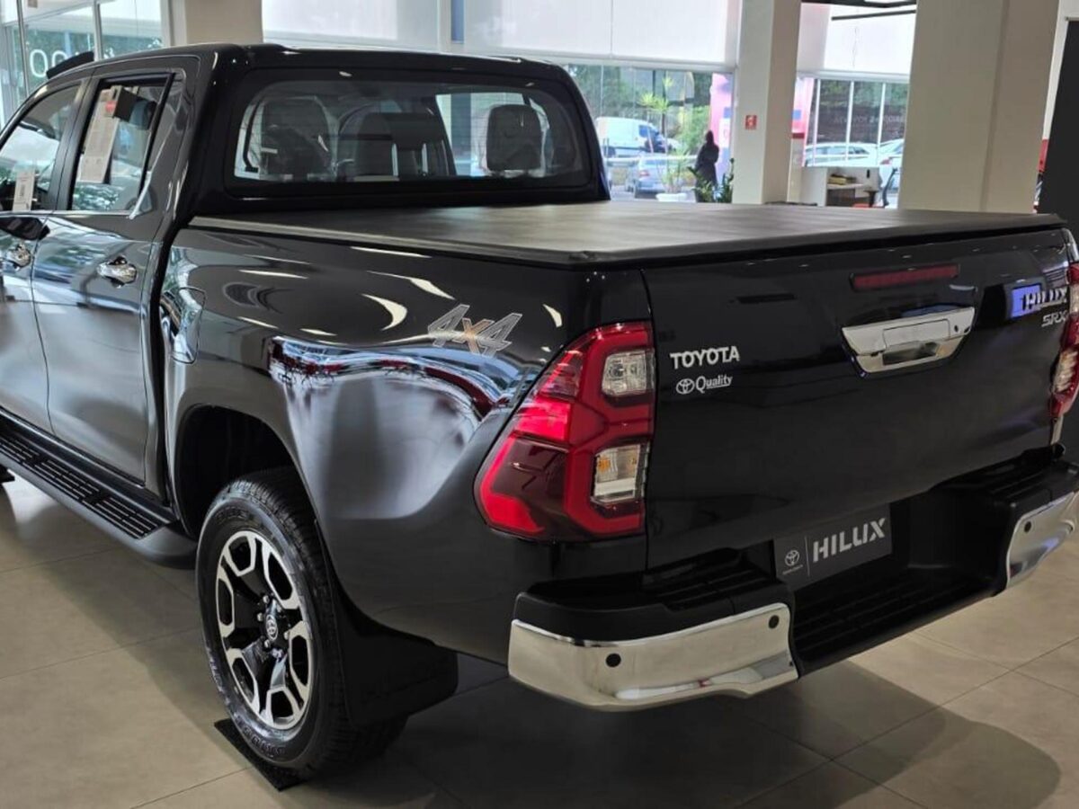 Antes de comprar a Toyota Hilux 2026, veja o comparativo SRV vs SRX