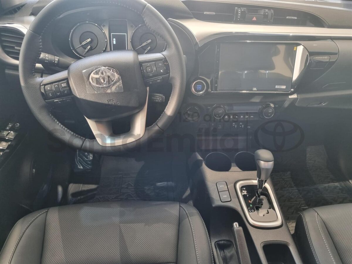 Nova Toyota Hilux SRX Plus 2026 está mais confortável e preparada para qualquer terreno