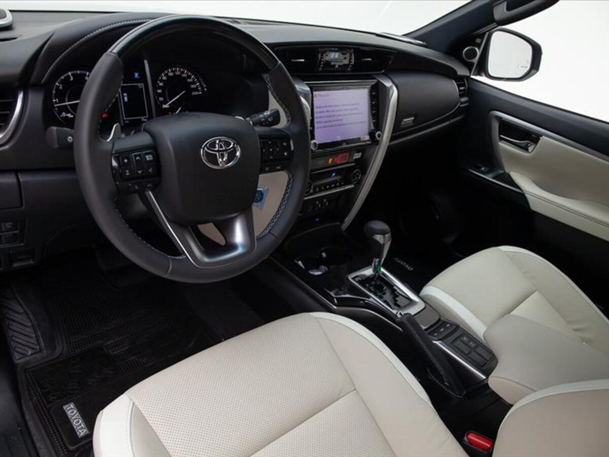 Como funciona o painel de instrumentos da Toyota SW4 2026: Guia de configurações