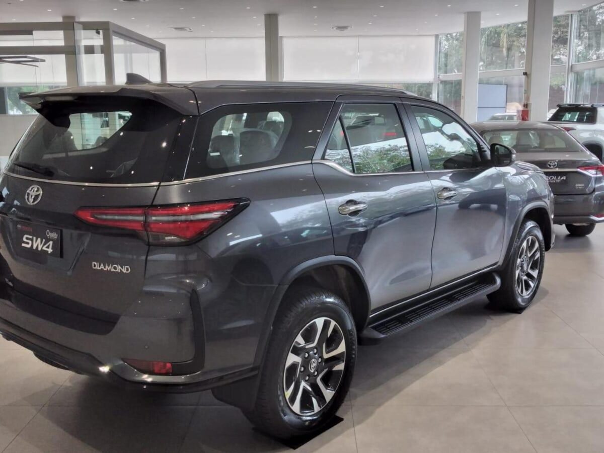 Avaliamos o Toyota SW4 Diamond 2026: SUV de luxo agora tem 10 anos de garantia