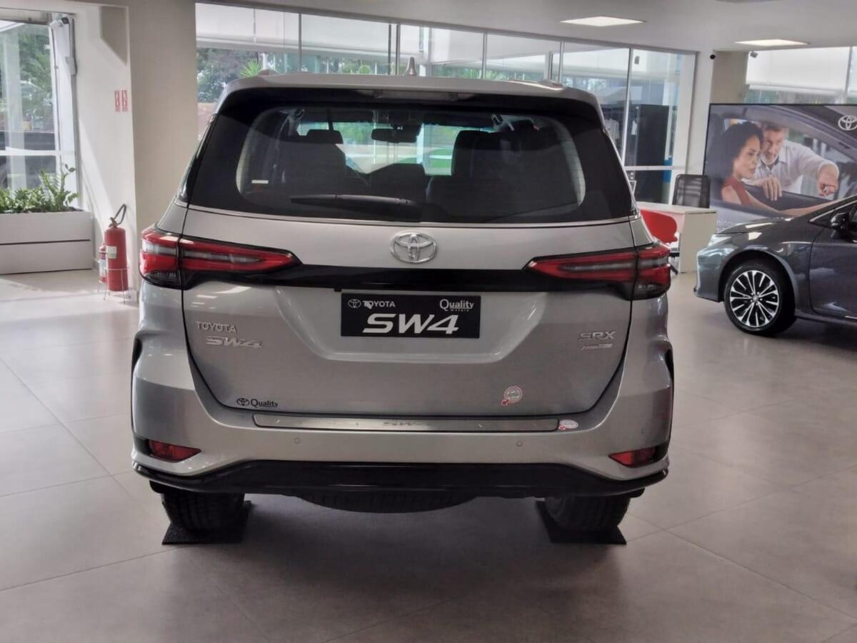 Toyota SW4 SRX Platinum 2026 entrega melhor custo-benefício que a Diamond?