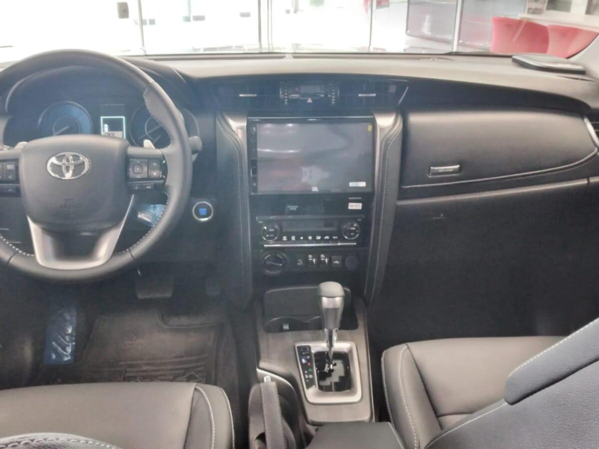 Toyota SW4 SRX Platinum 2026 entrega melhor custo-benefício que a Diamond?