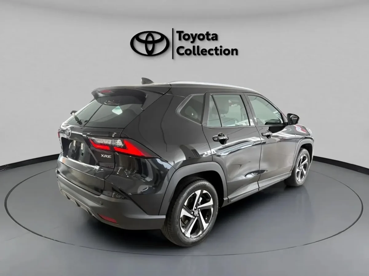 Analisamos no Toyota Yaris Cross XRE 2026: o SUV vale tudo isso mesmo?