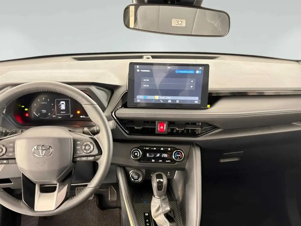 Testamos o Toyota Yaris Cross Flex: ele já basta ou o híbrido é melhor?