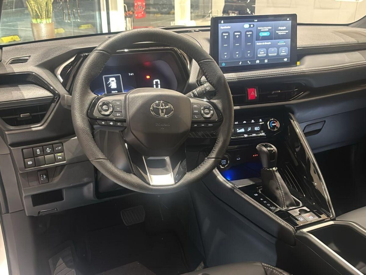 Toyota Yaris Cross XRX 2026 em detalhes: o que o novo SUV oferece na prática