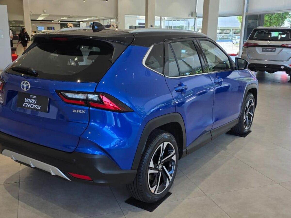 Avaliamos o Toyota Yaris Cross XRX HEV 2026: veja consumo e principais detalhes