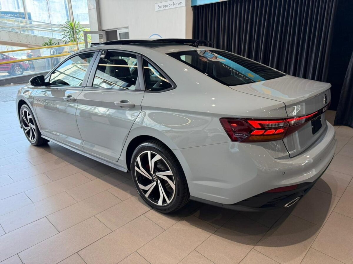 Volkswagen Jetta GLI 2026 entrega desempenho de esportivo premium por preço mais acessível