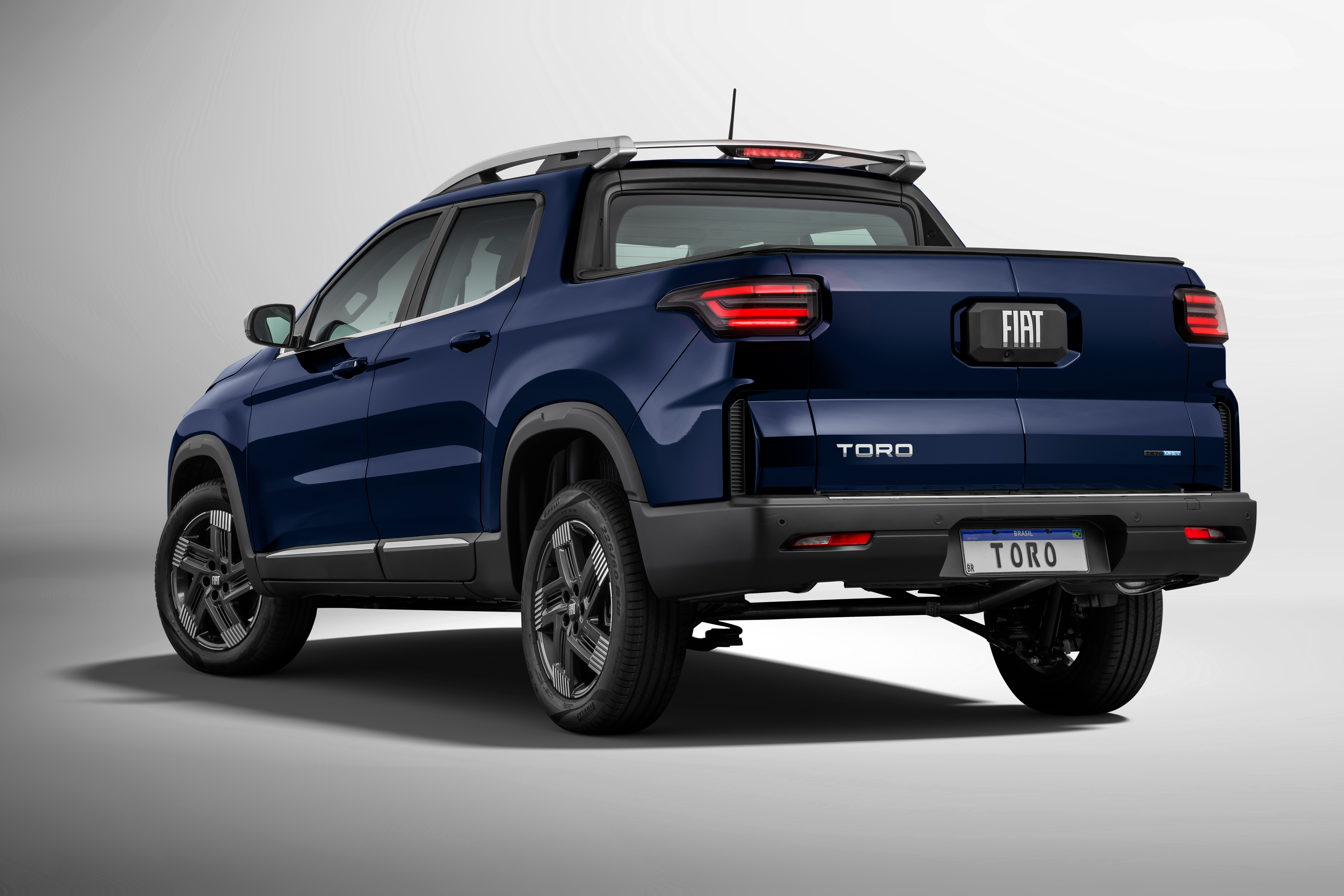 Fiat Toro 2027 fica mais econômica? Nova versão híbrida leve traz a resposta