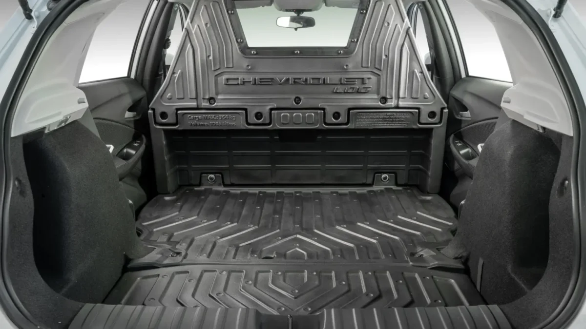 Chevrolet Onix Log: conheça a versão furgão derivada do hatch
