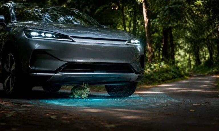 BYD registra patente de sistema com IA que detecta animais sob o carro antes da partida