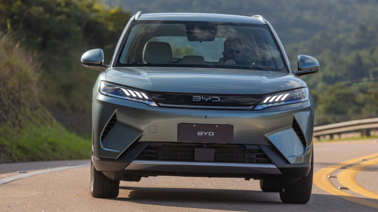 BYD planeja vender robôs humanoides em suas concessionárias