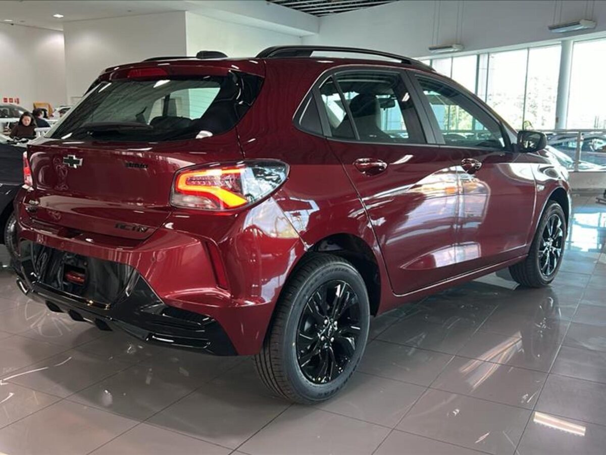 Novo Chevrolet Onix Activ 2027 estreia mais alto e com visual aventureiro; vale a pena?