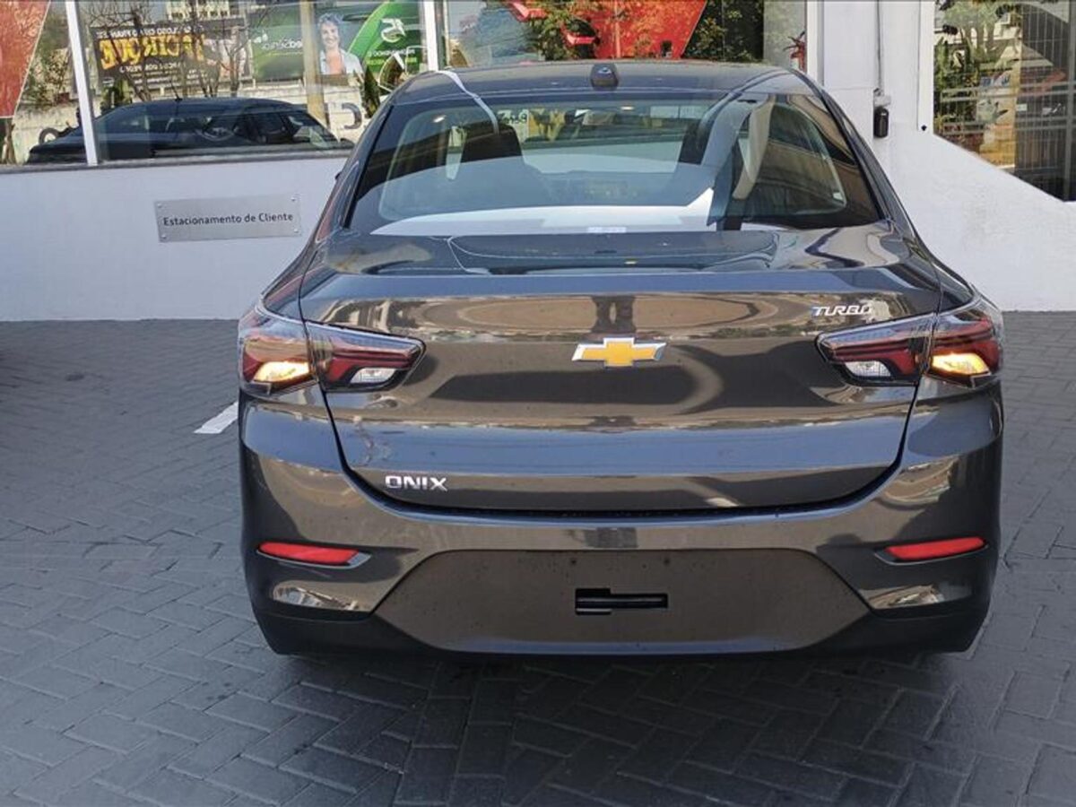 Avaliamos o Chevrolet Onix Plus Turbo AT: Ainda vale a pena?