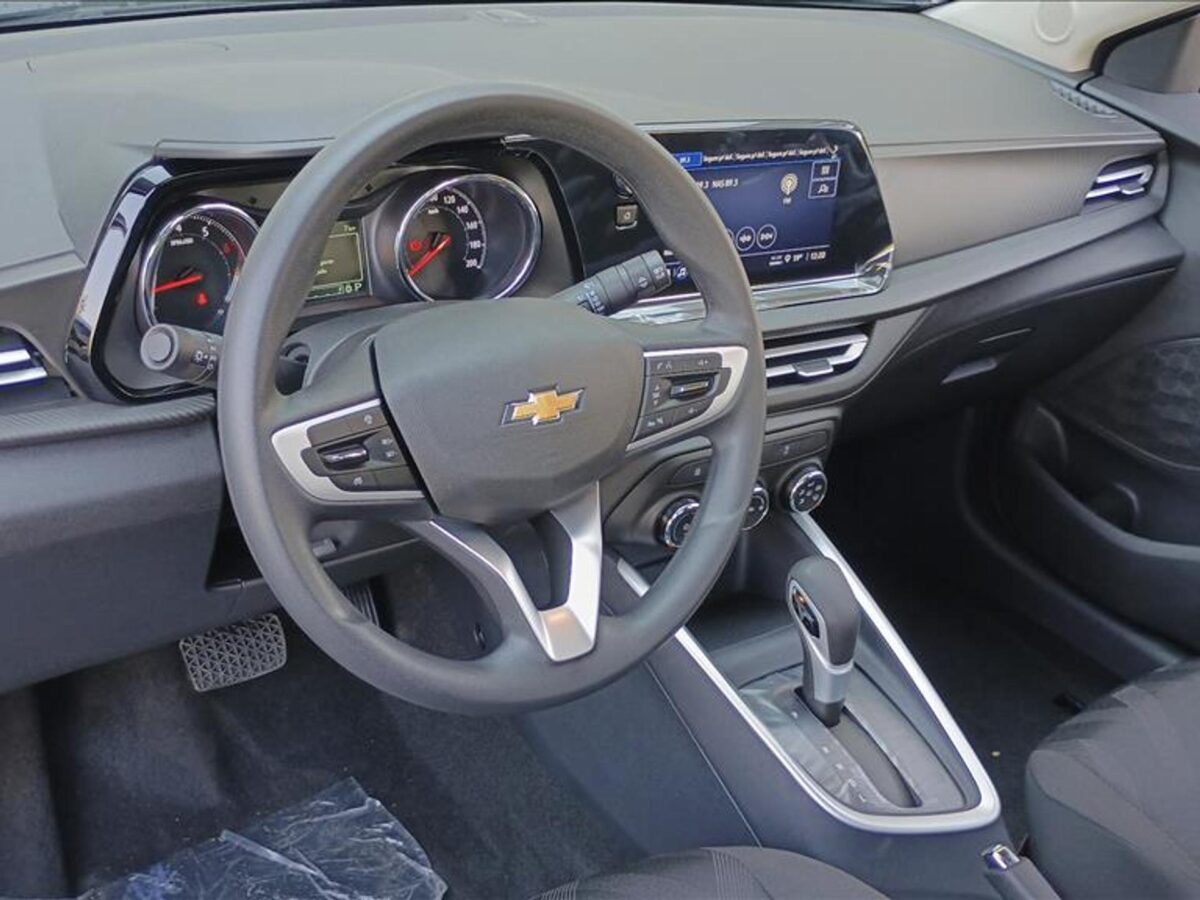 Avaliamos o Chevrolet Onix Plus Turbo AT: Ainda vale a pena?