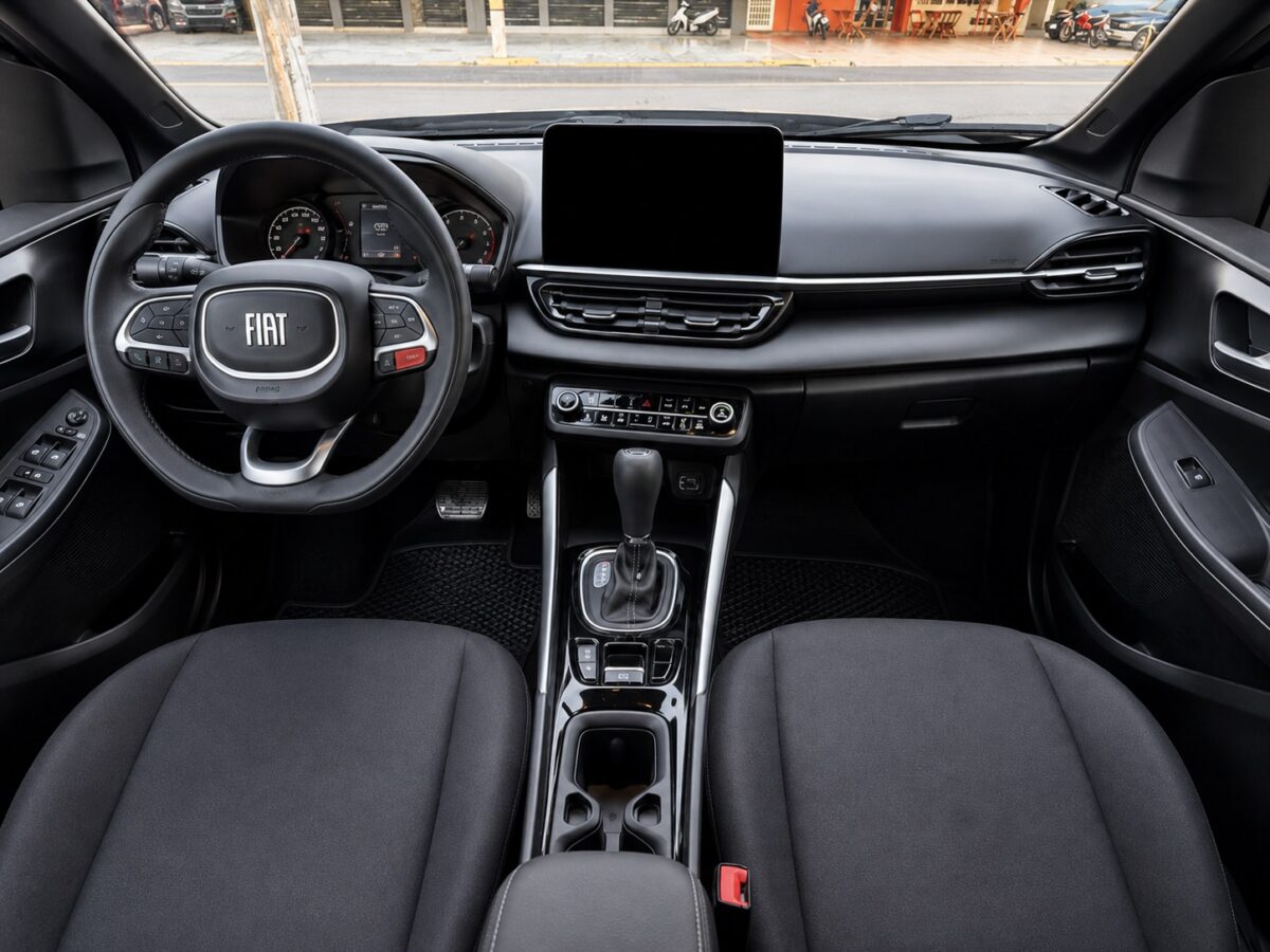Fiat Fastback Turbo 200 aposta no equilíbrio entre espaço, desempenho e equipamentos