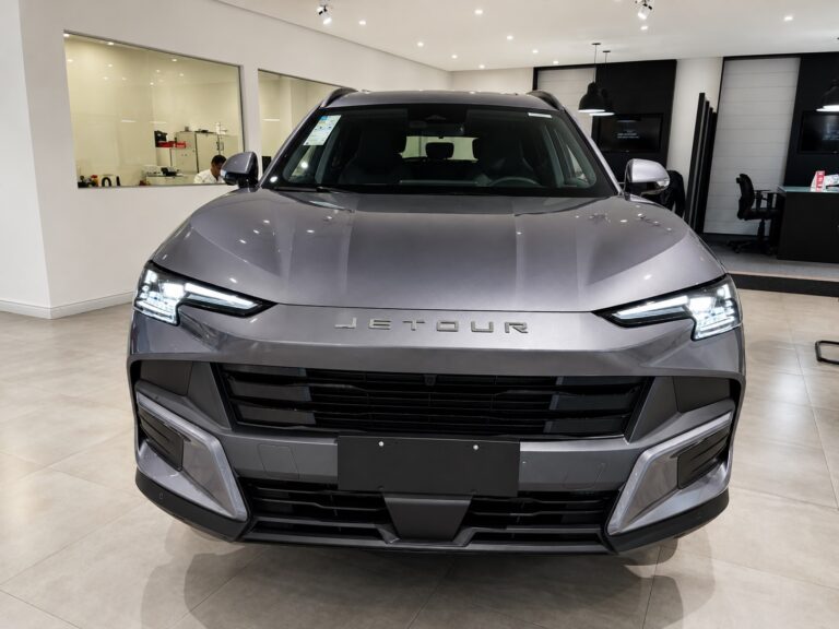 Jetour S06 Premium combina desempenho e luxo, mas ainda precisa provar um ponto no Brasil