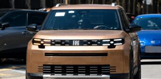 Novo SUV de 7 lugares da Fiat é visto sem camuflagem antes da estreia