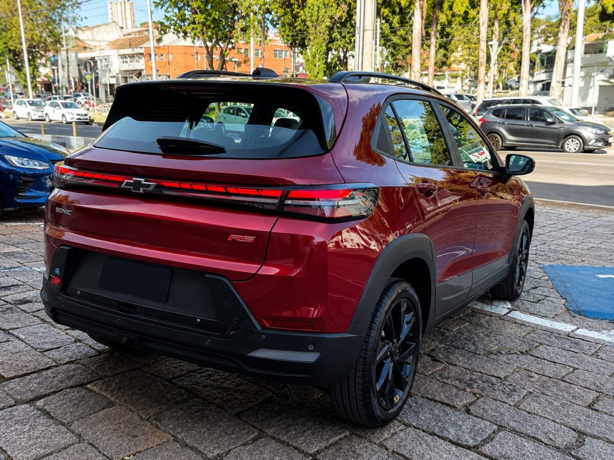 Chevrolet Sonic 2027 aposta no equilíbrio, mas há concessões importantes