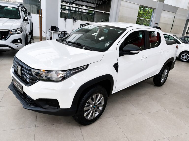 Fiat Strada Freedom aposta no motor 1.3 e quatro portas para ampliar a versatilidade