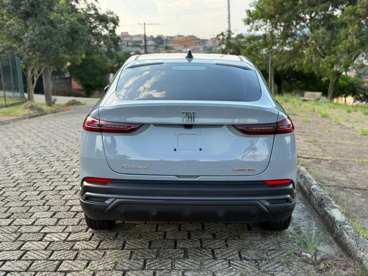 Como é o Fiat Fastback 2026 na versão Turbo 200? Confira os destaques
