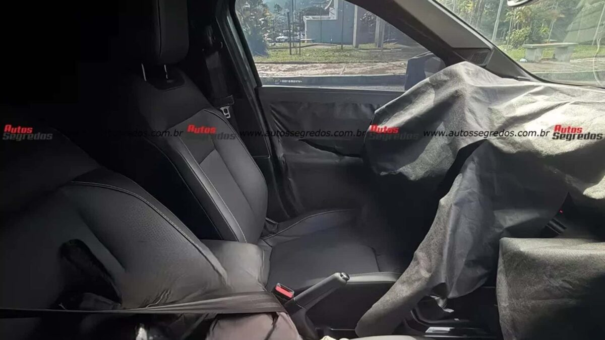 Novo Fiat Argo nacional aparece em testes com visual mais discreto