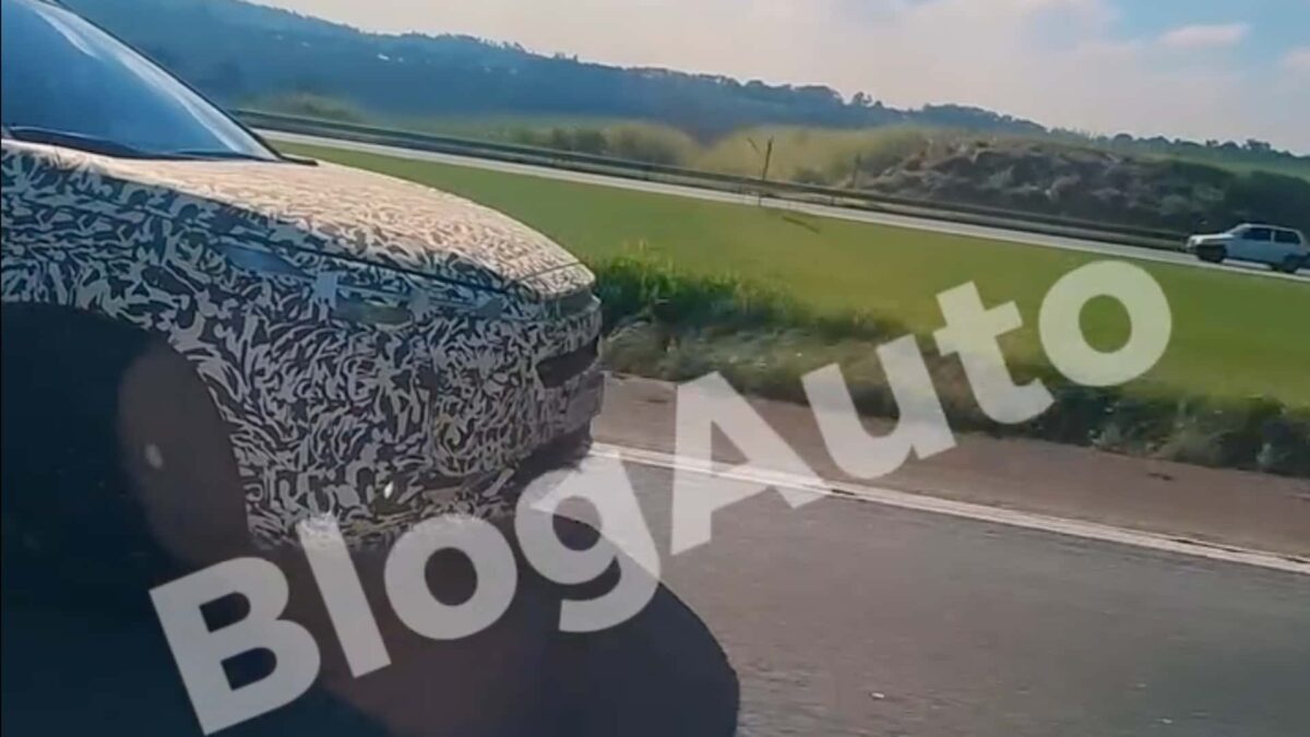 Flagra inédito mostra nova picape da Toyota adotando estilo do Corolla Cross