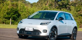 GAC Aion UT Elite passa por avaliação; veja os destaques do hatch elétrico