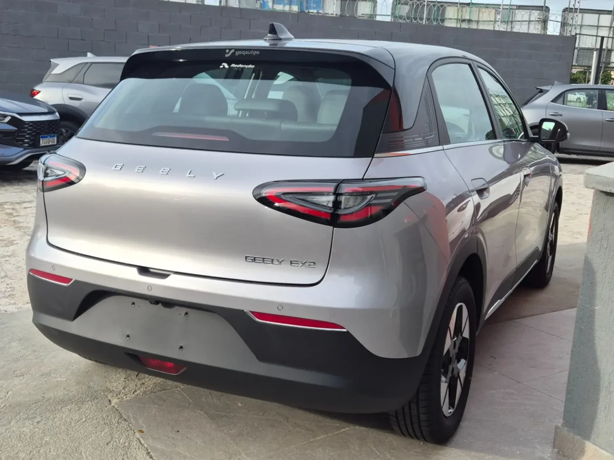 BYD Dolphin SE x Geely EX2 Max: qual é o melhor carro elétrico de entrada?