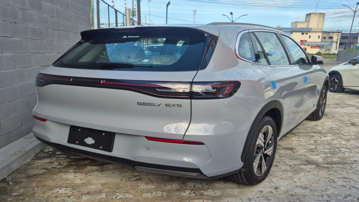 Com alta de 112% em maio, Geely EX5 quase iguala volume vendido em todo 2025