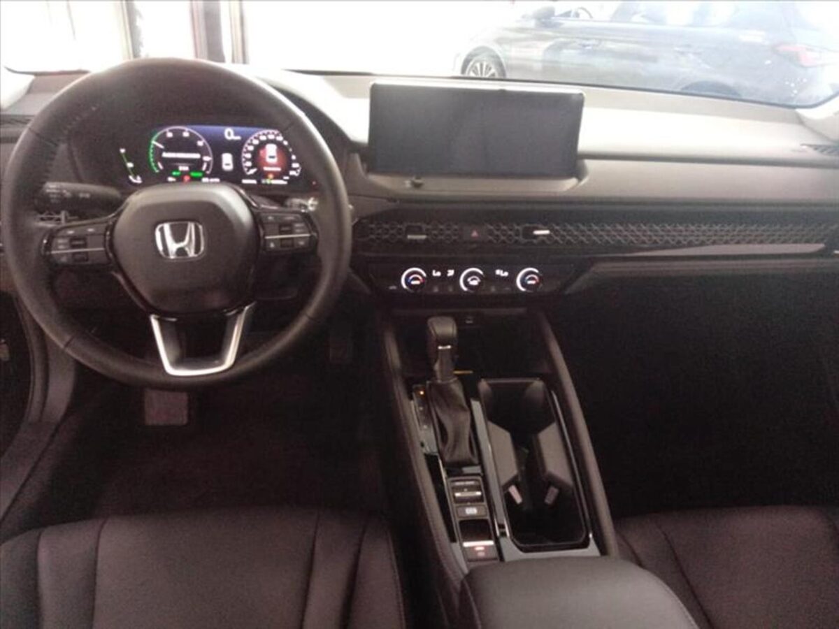 Avaliação: Honda Accord Hybrid Touring 2026 revela seus principais destaques