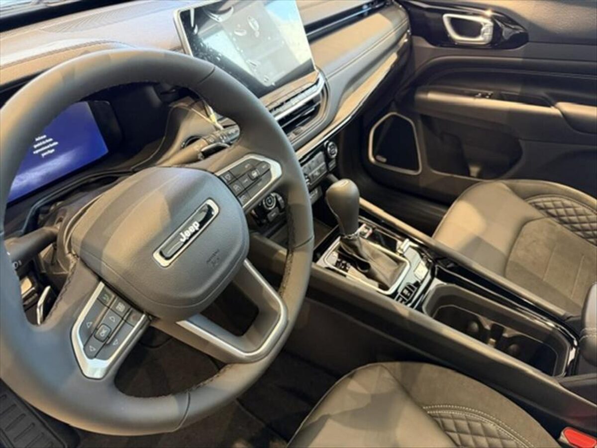 Jeep Compass Blackhawk Hurricane 2026 vale a compra? Descobrimos os pontos fortes