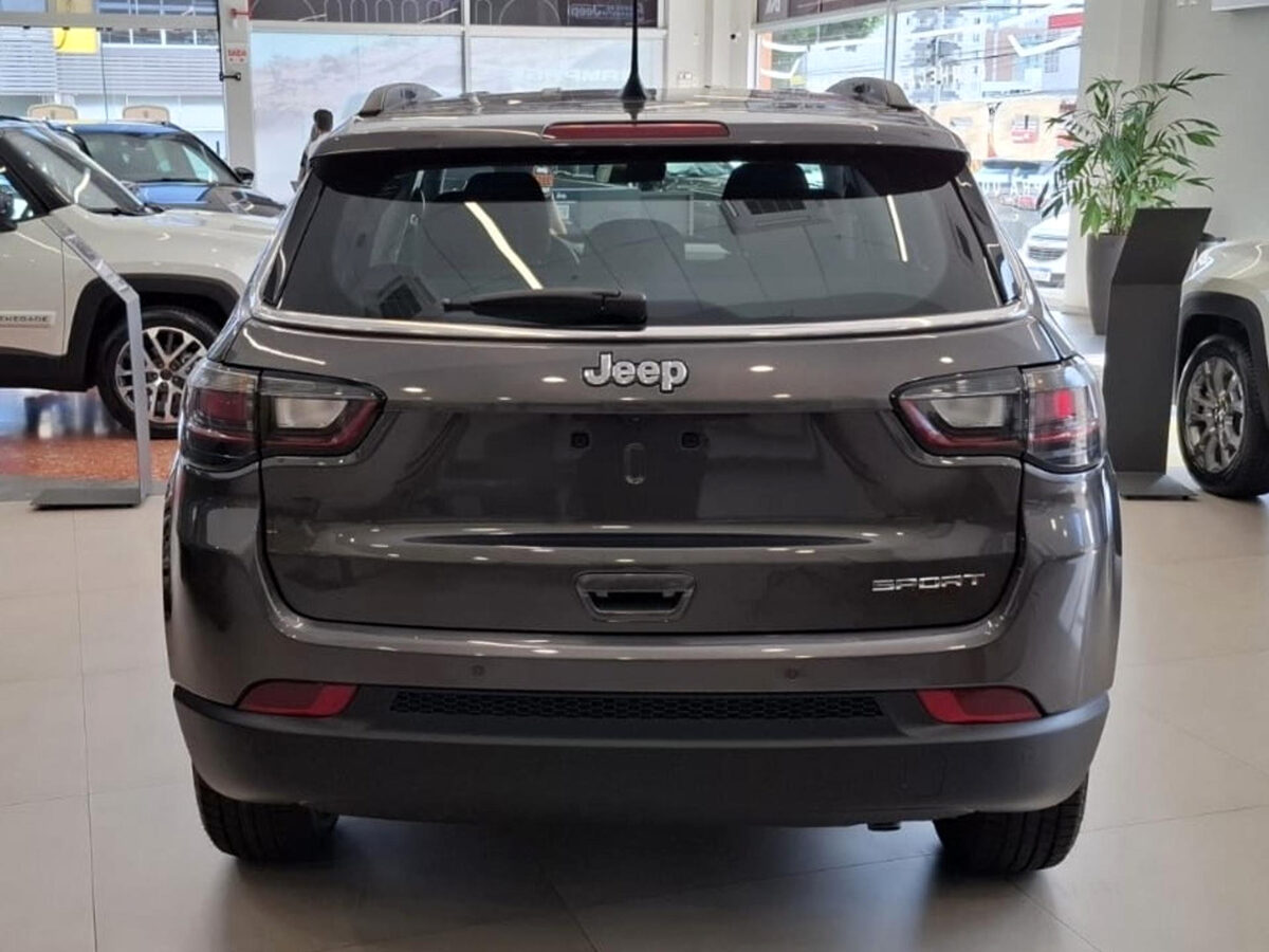 Jeep Compass Sport: versão de entrada economiza nos itens, mas preserva o essencial?