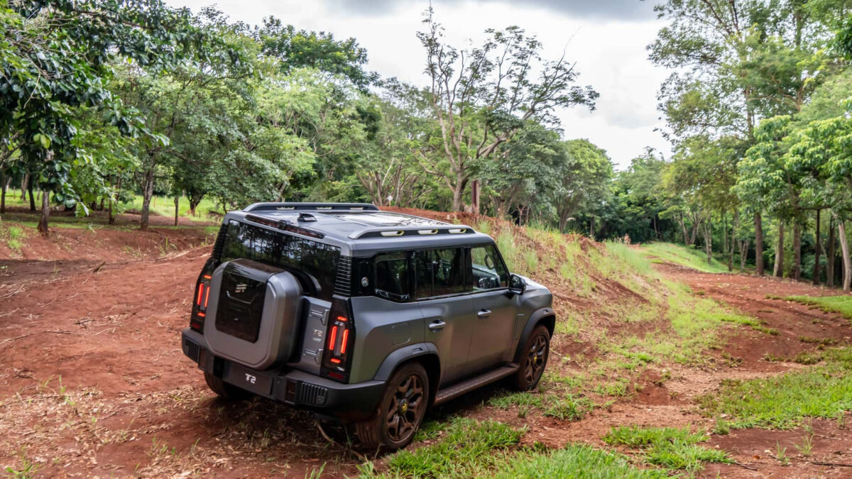 Jetour celebra 500 mil T2 vendidos e confirma lançamento da versão 4x4 no Brasil