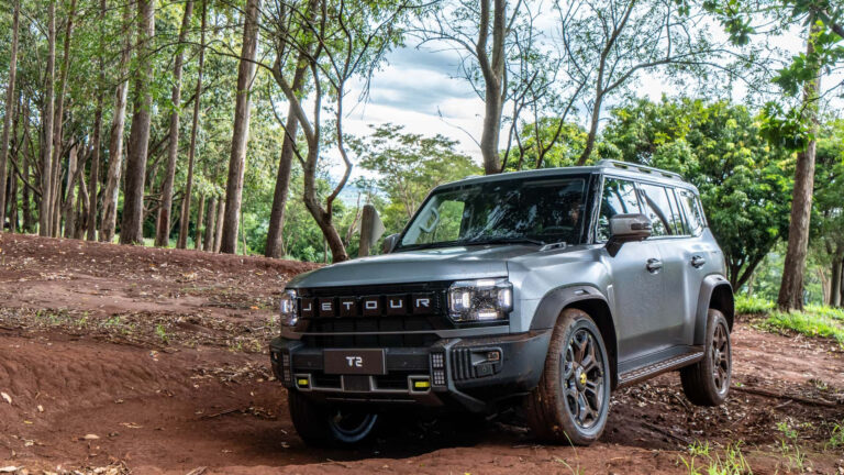 Jetour celebra 500 mil T2 vendidos e confirma lançamento da versão 4x4 no Brasil