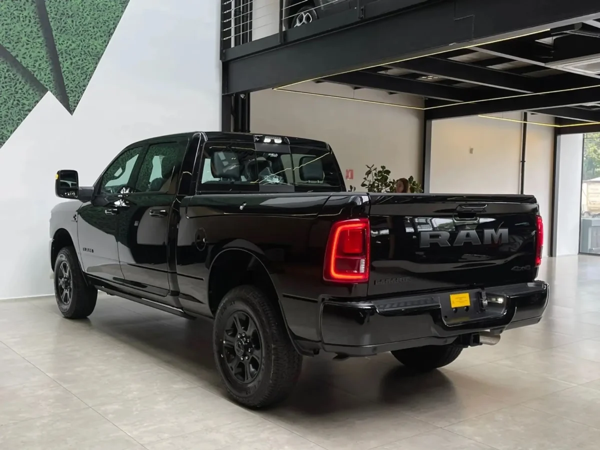 Ram 3500 Laramie Night Edition 2026: o tamanho impressiona, mas não é só isso