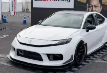 Toyota surpreende ao criar Camry de 700 cv com dois motores e sete cilindros