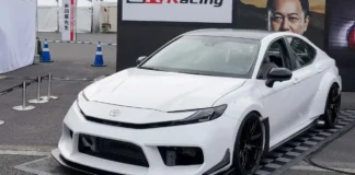 Toyota surpreende ao criar Camry de 700 cv com dois motores e sete cilindros
