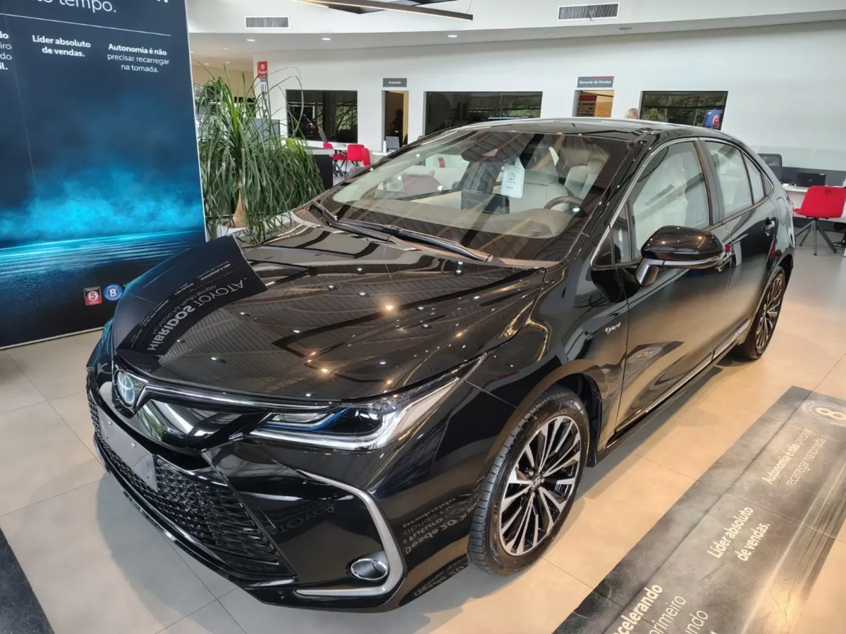 Toyota Corolla 2026 sofre reajuste e já ultrapassa os R$ 210 mil no Brasil