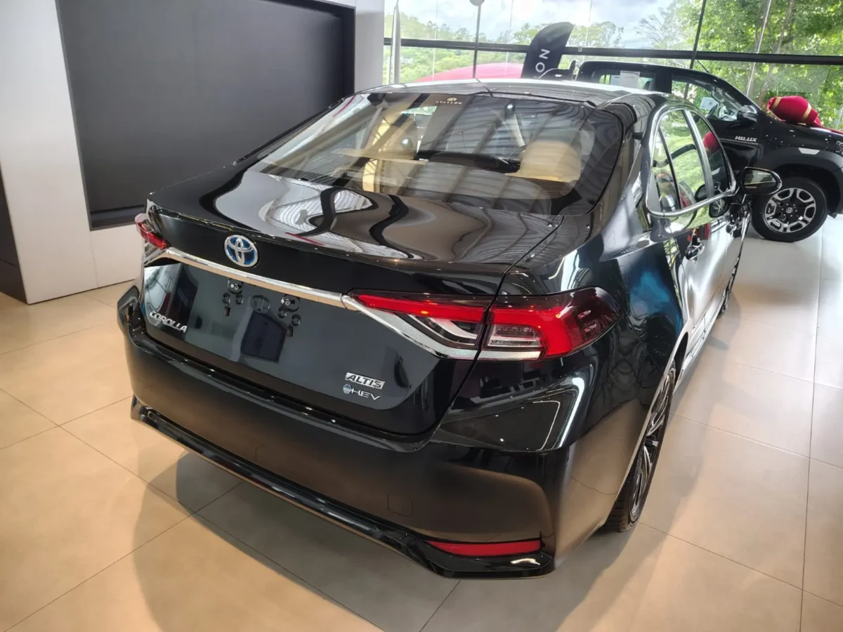 Toyota Corolla 2026 sofre reajuste e já ultrapassa os R$ 210 mil no Brasil