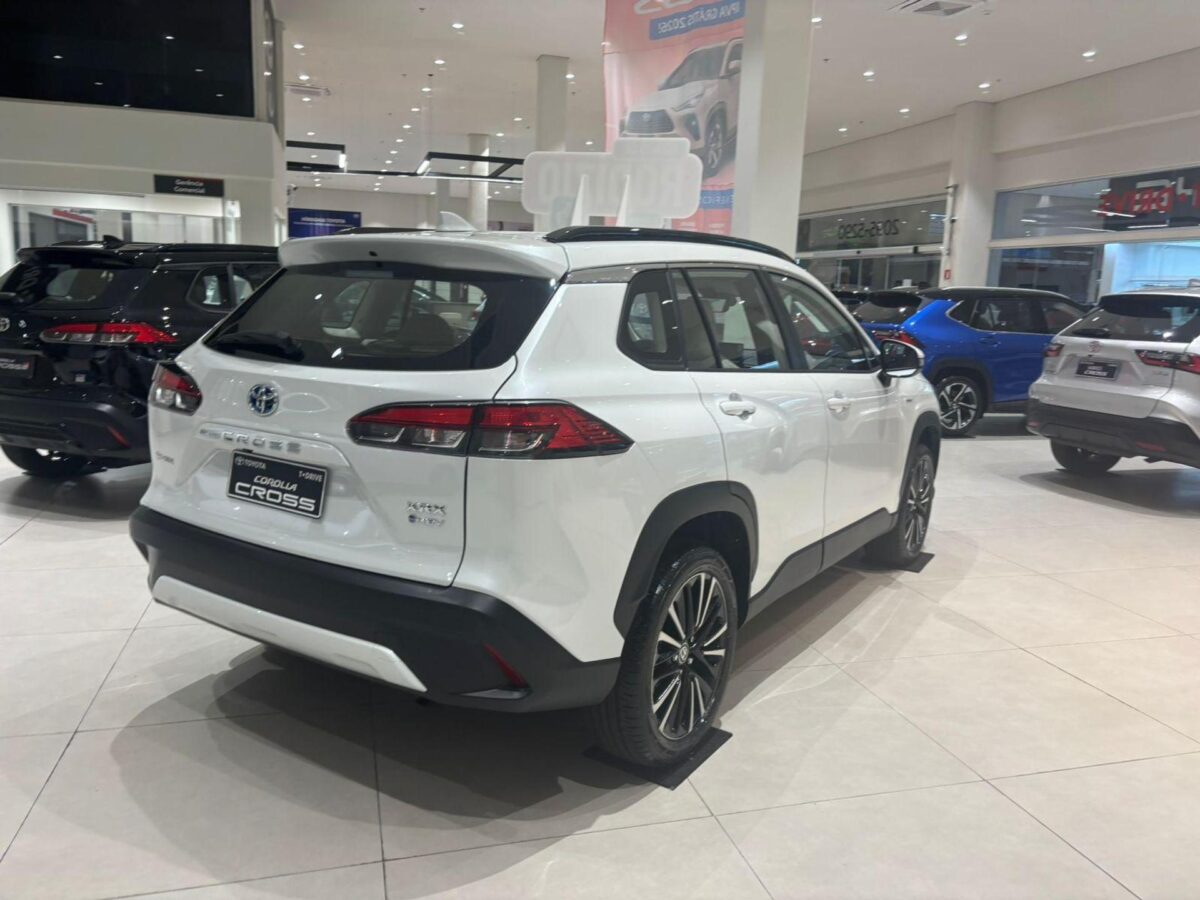 Toyota Corolla Cross XRX 2026 vale os R$ 216 mil cobrados? Veja se ele ainda compensa frente aos chineses