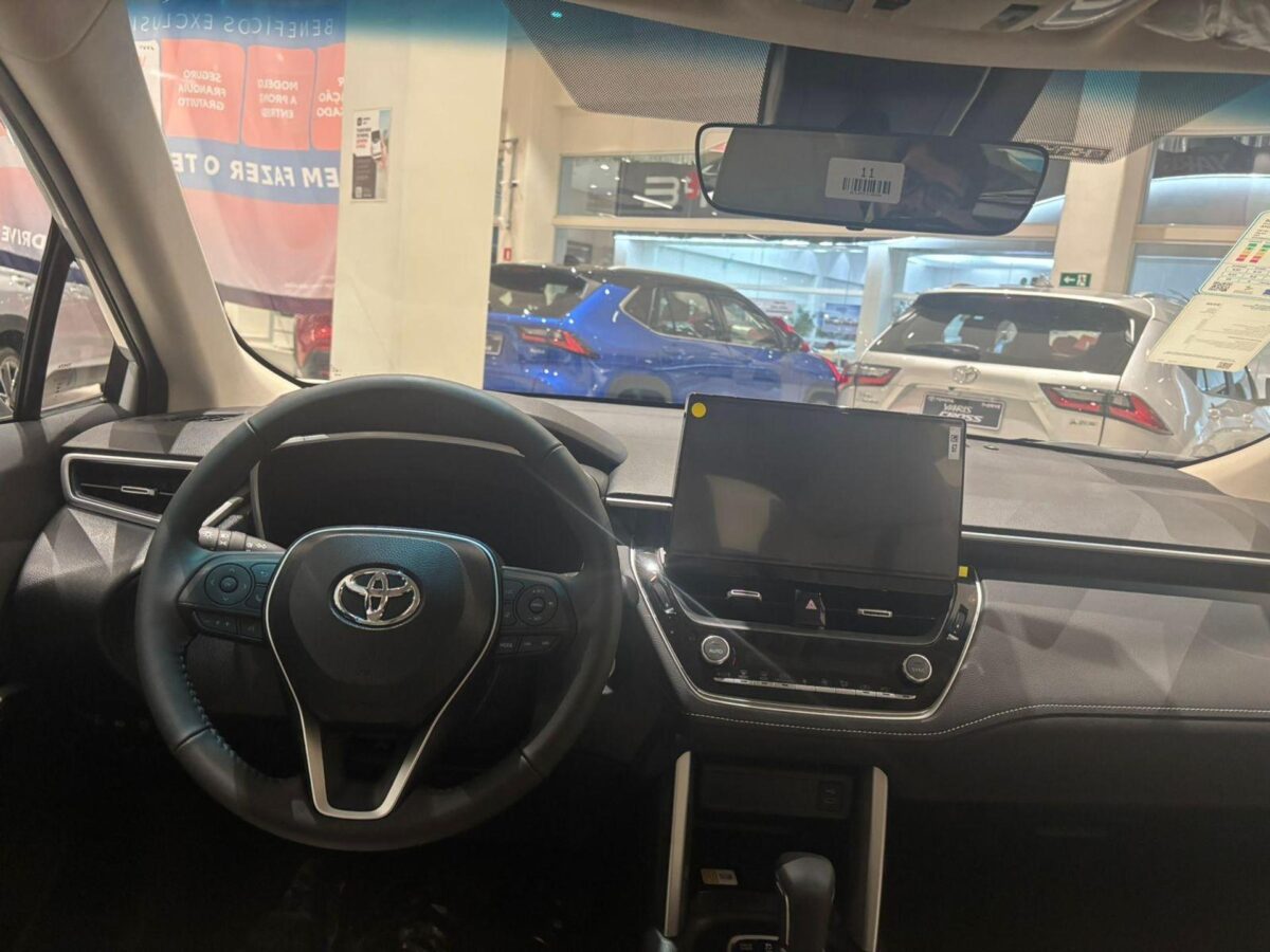 Toyota Corolla Cross XRX 2026 vale os R$ 216 mil cobrados? Veja se ele ainda compensa frente aos chineses
