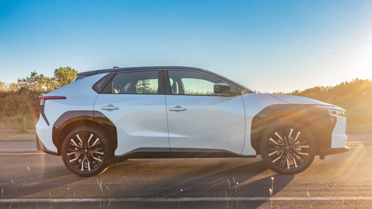 Toyota lança bZ4X no Brasil por R$ 419.990 e estreia no mercado de elétricos