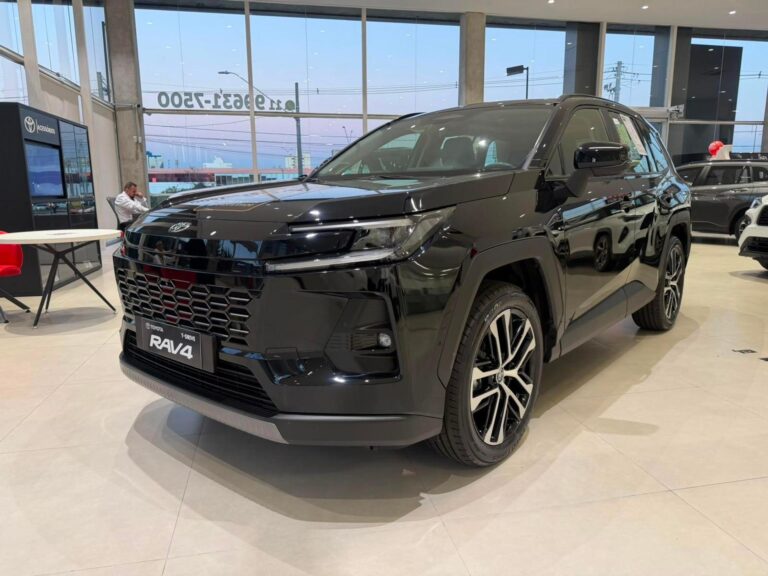 Toyota RAV4 SX Híbrido 2026 aposta em confiabilidade para enfrentar a concorrência chinesa