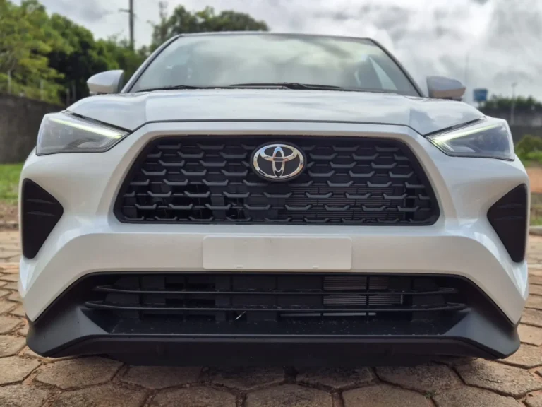 Toyota Yaris Cross XR 2026: versão de entrada surpreende ou decepciona?