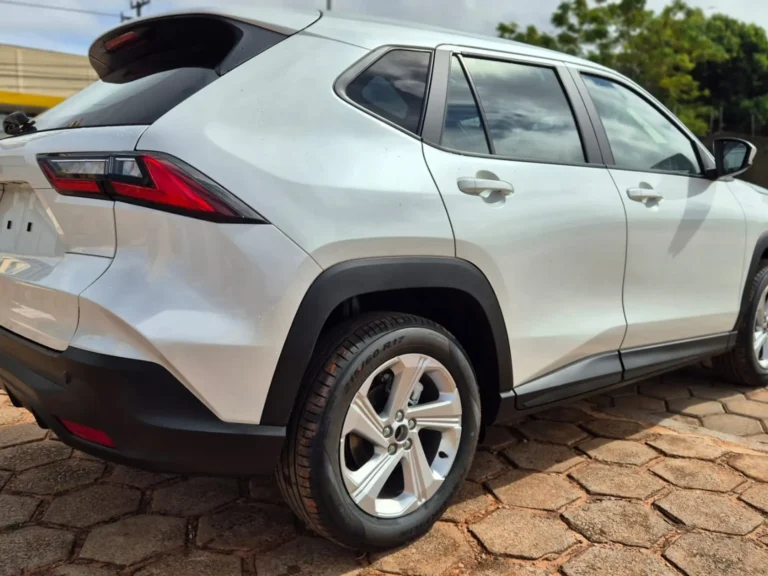 Toyota Yaris Cross XR recebe bônus de fábrica e desconto para PcD chega a R$ 23 mil